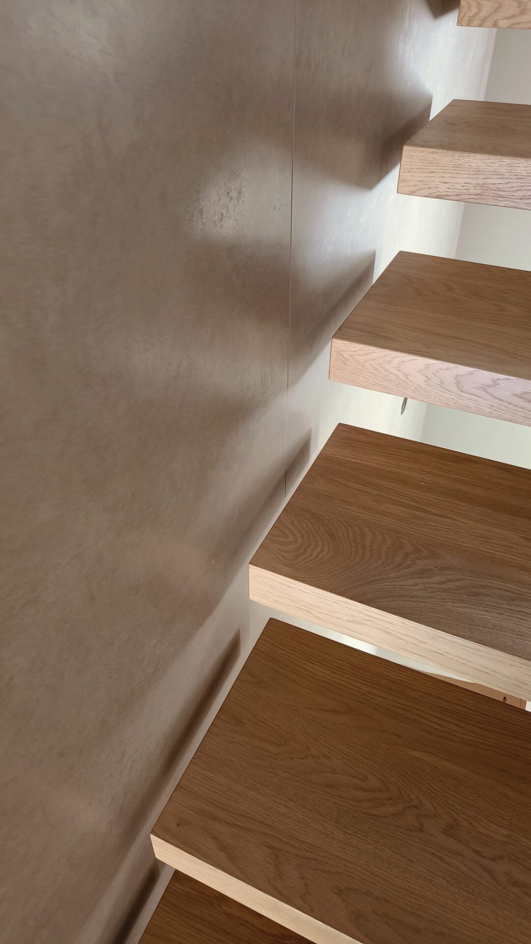 Projekt Wiry — 24c-projekt-wnetrz-cieply-minimalizm-wnetrza-schody-Wiry-SPACELAB-architekt